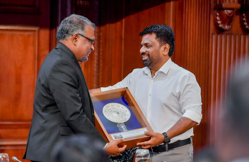 මුදල් අමාත්‍යාංශ ලේකම්ගේ සේවය ඇගයේ